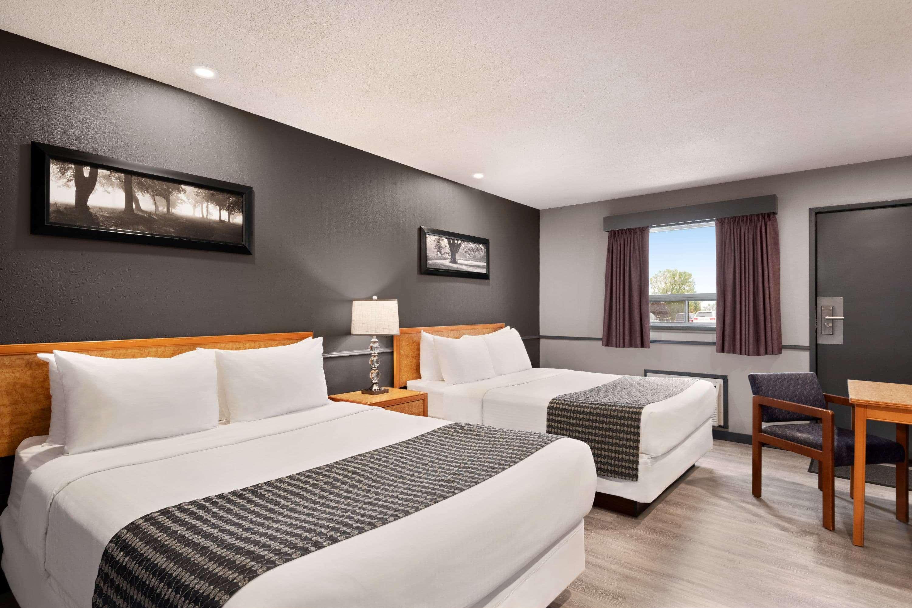 Travelodge By Wyndham Brandon Exterior photo
