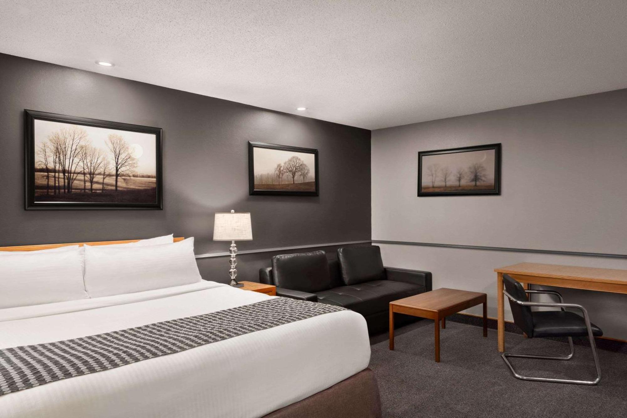 Travelodge By Wyndham Brandon Exterior photo